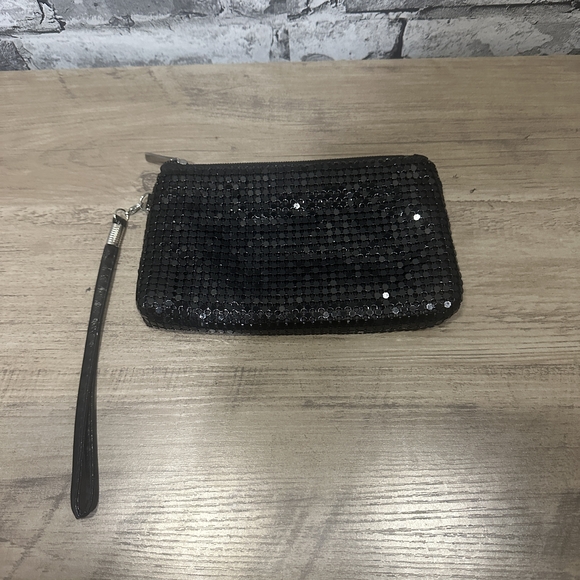 Cruise Club Handbags - EUC Cruise Club Black Sequin Wristlet Clutch Purse